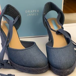 Draper James navy wedges brand new